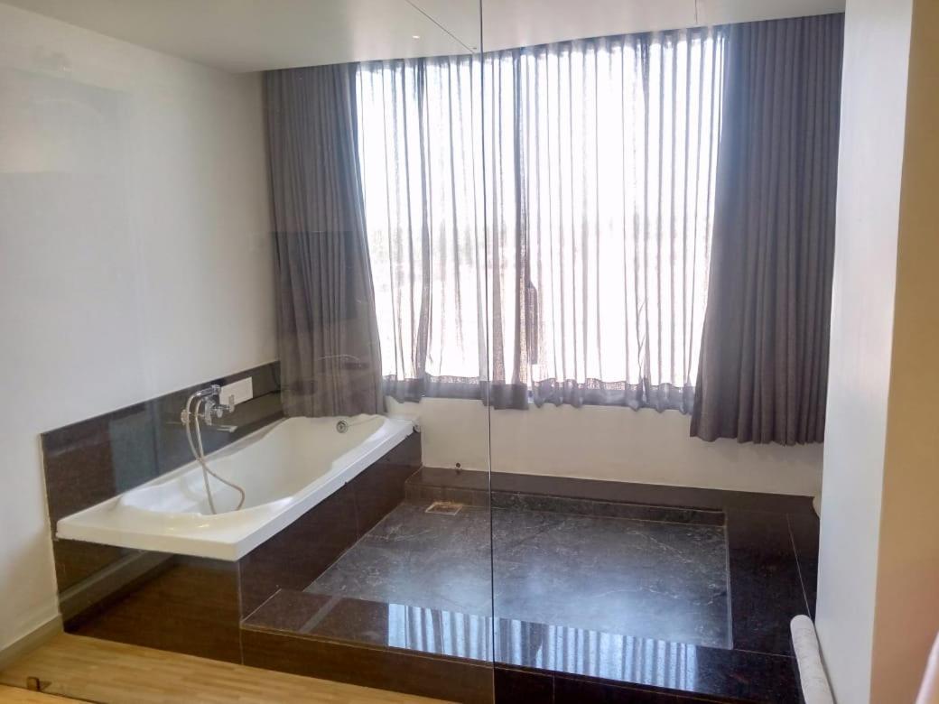 Hotel Shivalik - Mehsana Mahesana 외부 사진