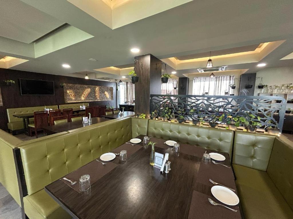 Hotel Shivalik - Mehsana Mahesana 외부 사진