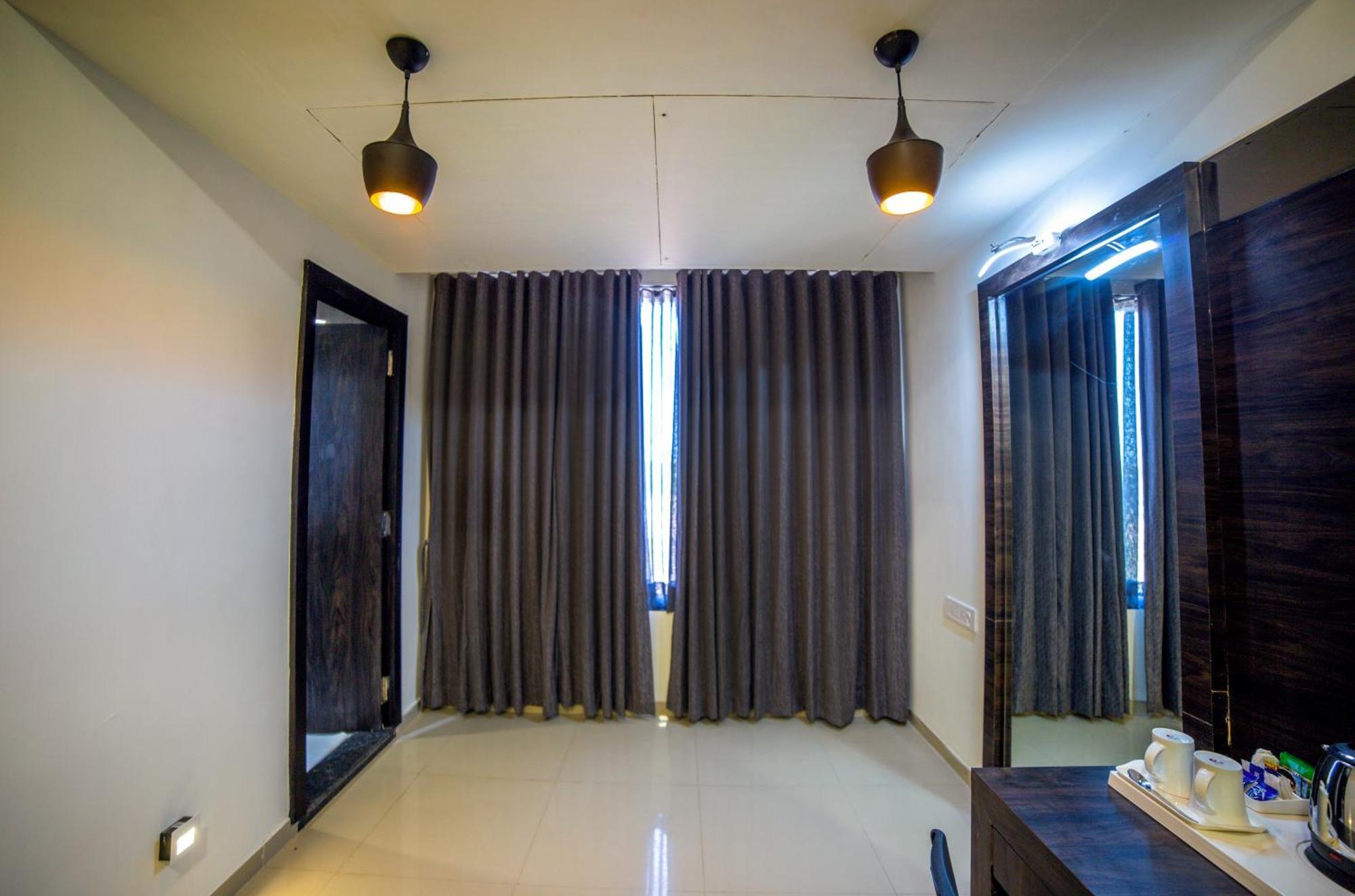 Hotel Shivalik - Mehsana Mahesana 외부 사진
